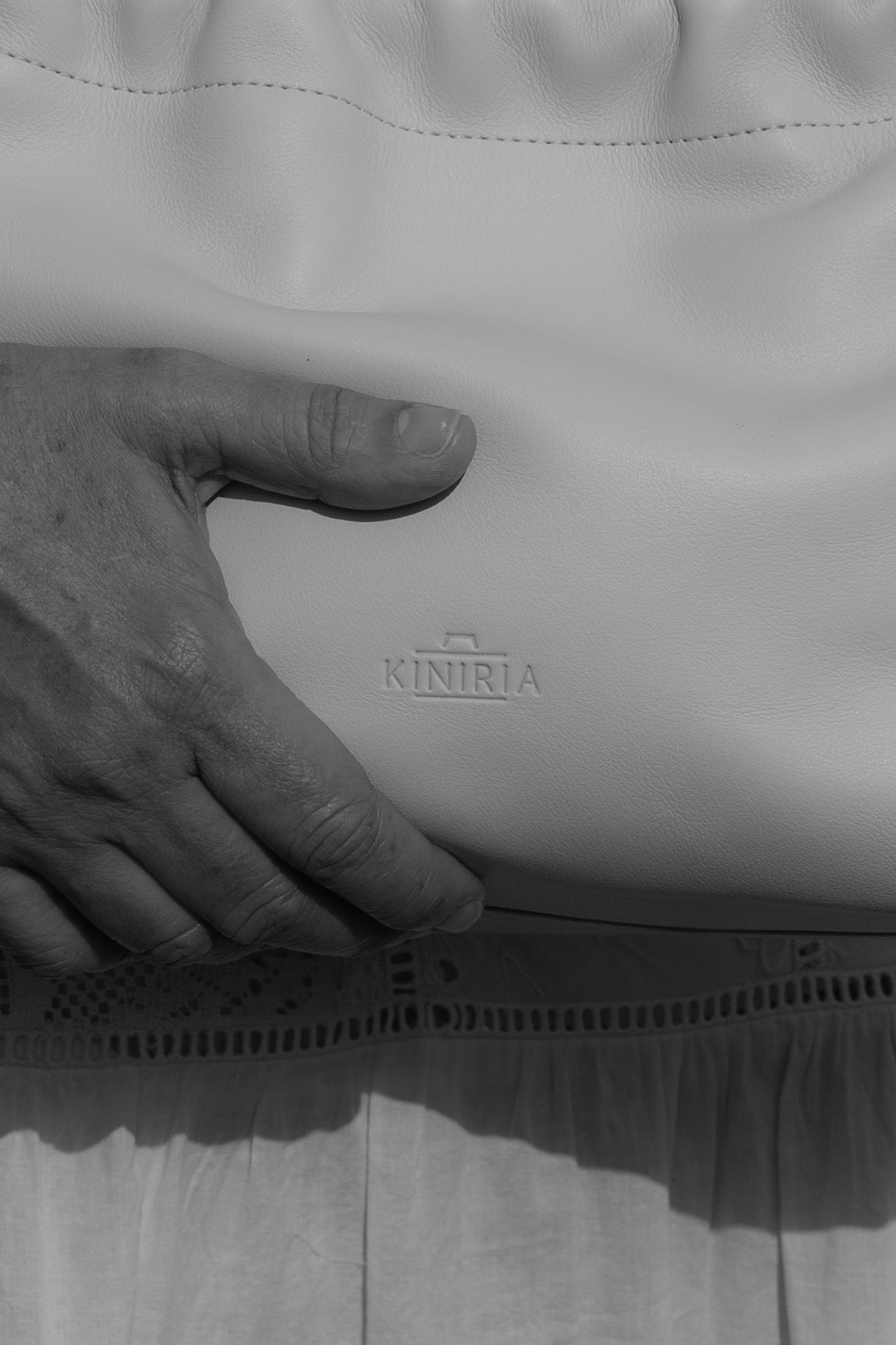 BOLSO SAQUITO MEDIANO | Blanco